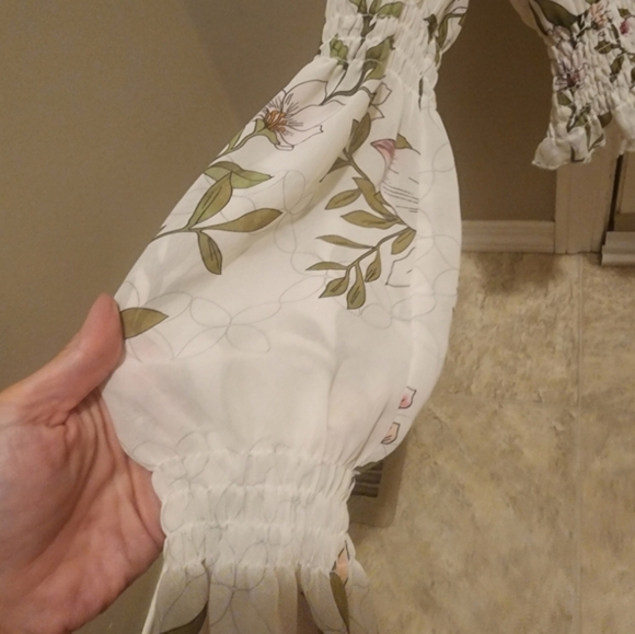 Guess Blouse - Picture 4 of 5